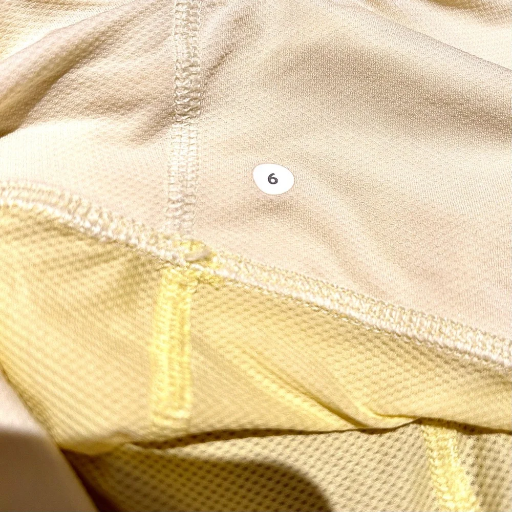 Lululemon Run Ta Ta Topper in lemon size 6